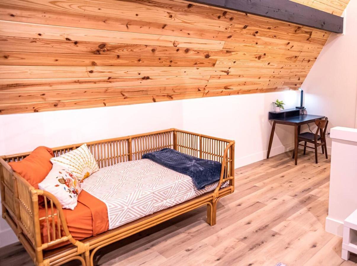 Gruene Daze - Stylish Aframe - Escape The Ordinary Chalet New Braunfels